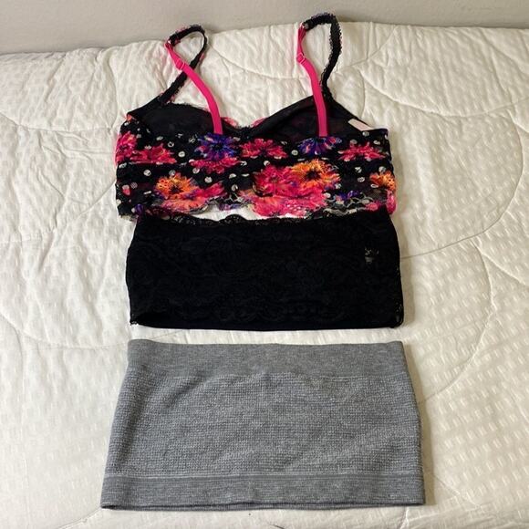 3 bras. (2) bandeau and (1) bralette. Victoria Secret, Full Tilt. See video. - Picture 2 of 8